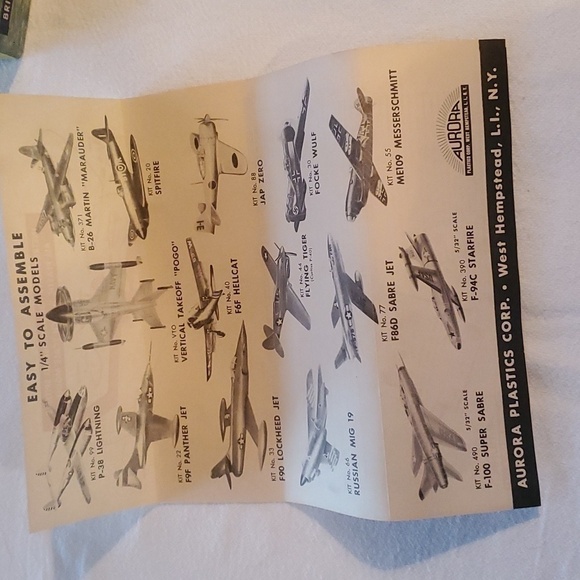 Aurora Vintage Famous British Spitfire #20A-69 1/4 Model Kit - Picture 10 of 10